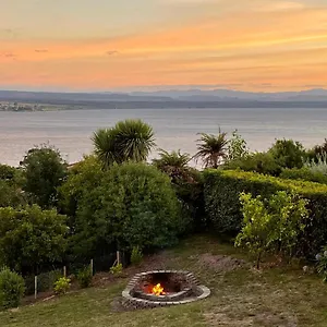 Acacia Bay Bach - Views, & Serenity - Apartment